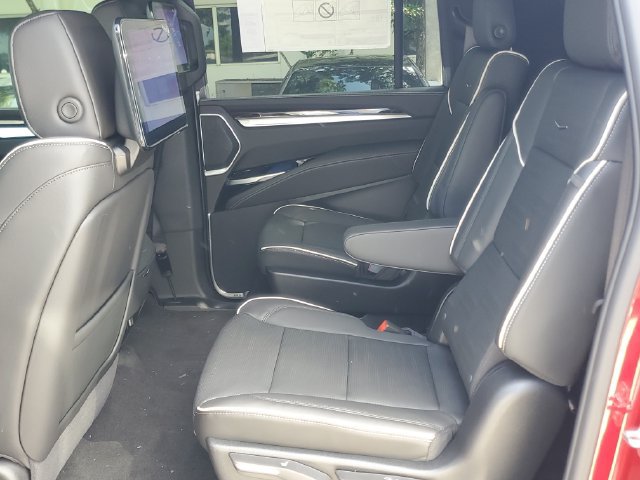 New 2026 Cadillac Escalade ESV Luxury AWD/4WD image 6