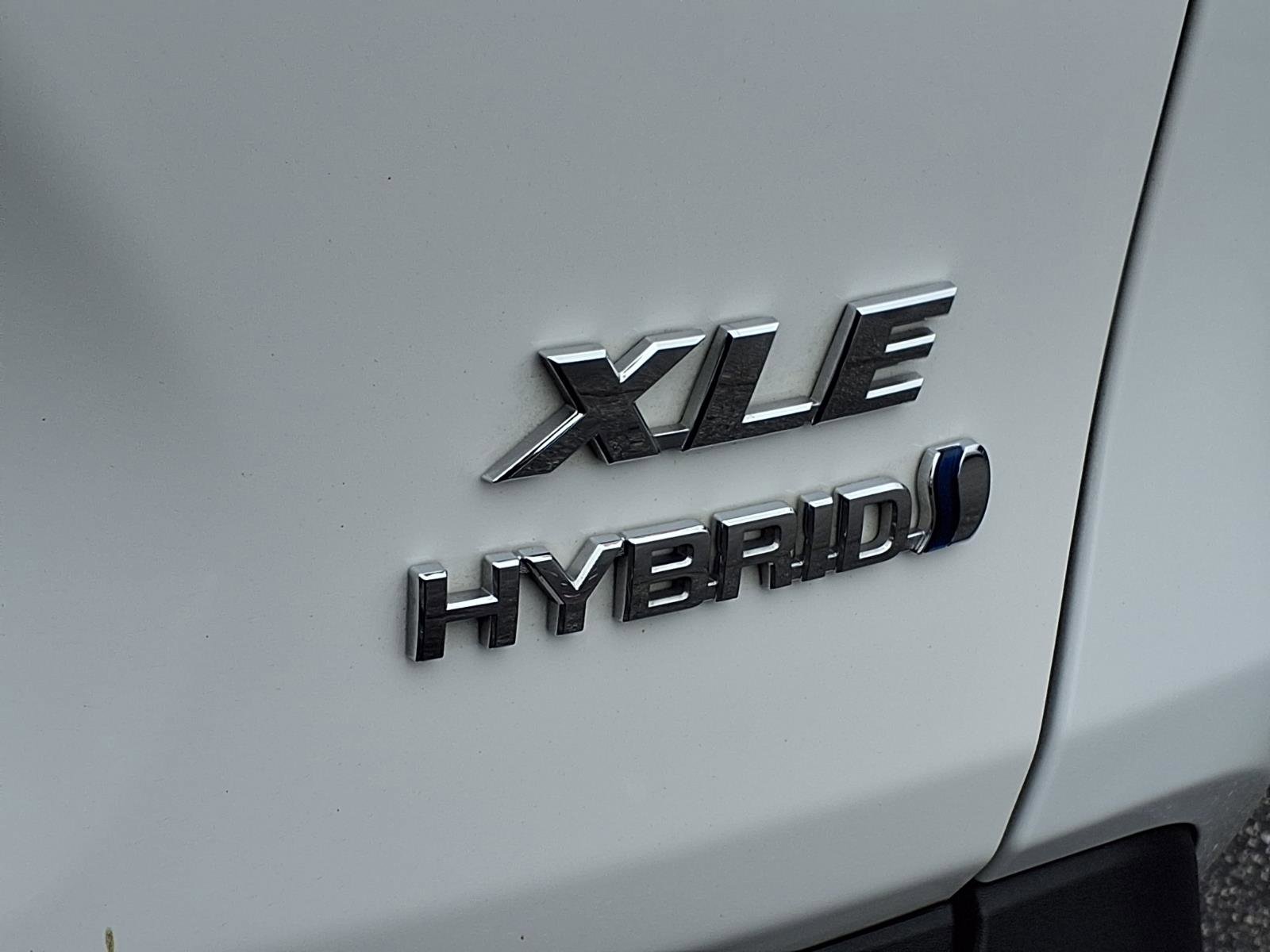 Used 2024 Toyota RAV4 XLE AWD/4WD image 32