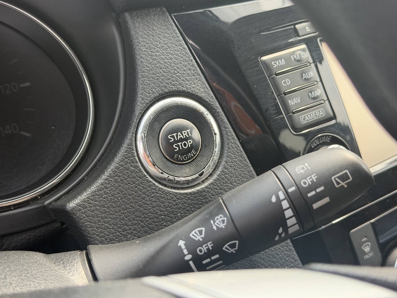 Used 2015 Nissan Rogue SV w/ SV Premium Package AWD/4WD image 17