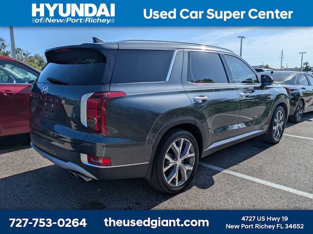 Used 2021 Hyundai Palisade SEL w/ Premium Package FWD image 2