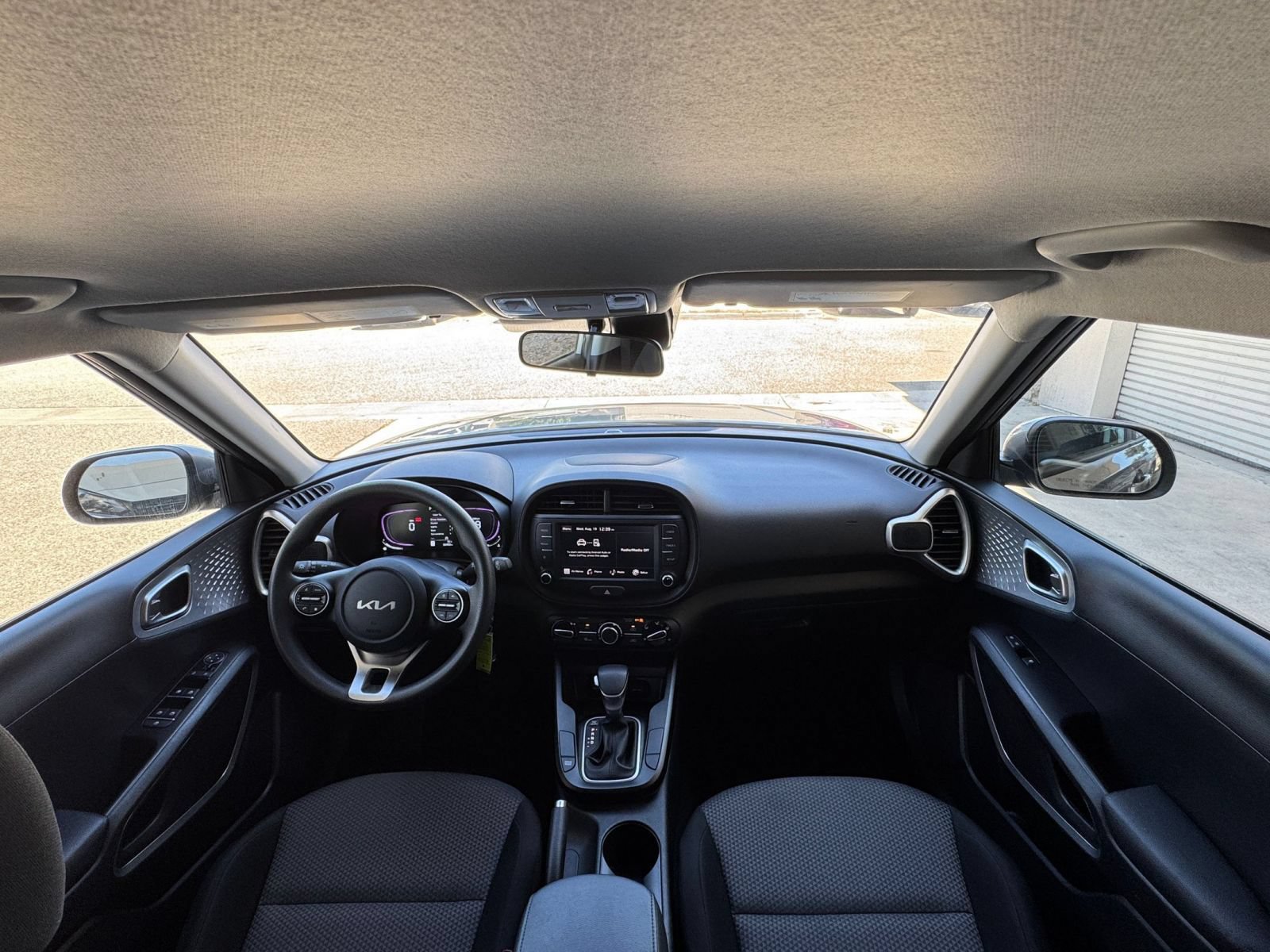 Used 2025 Kia Soul LX w/ LX Technology Package FWD image 30