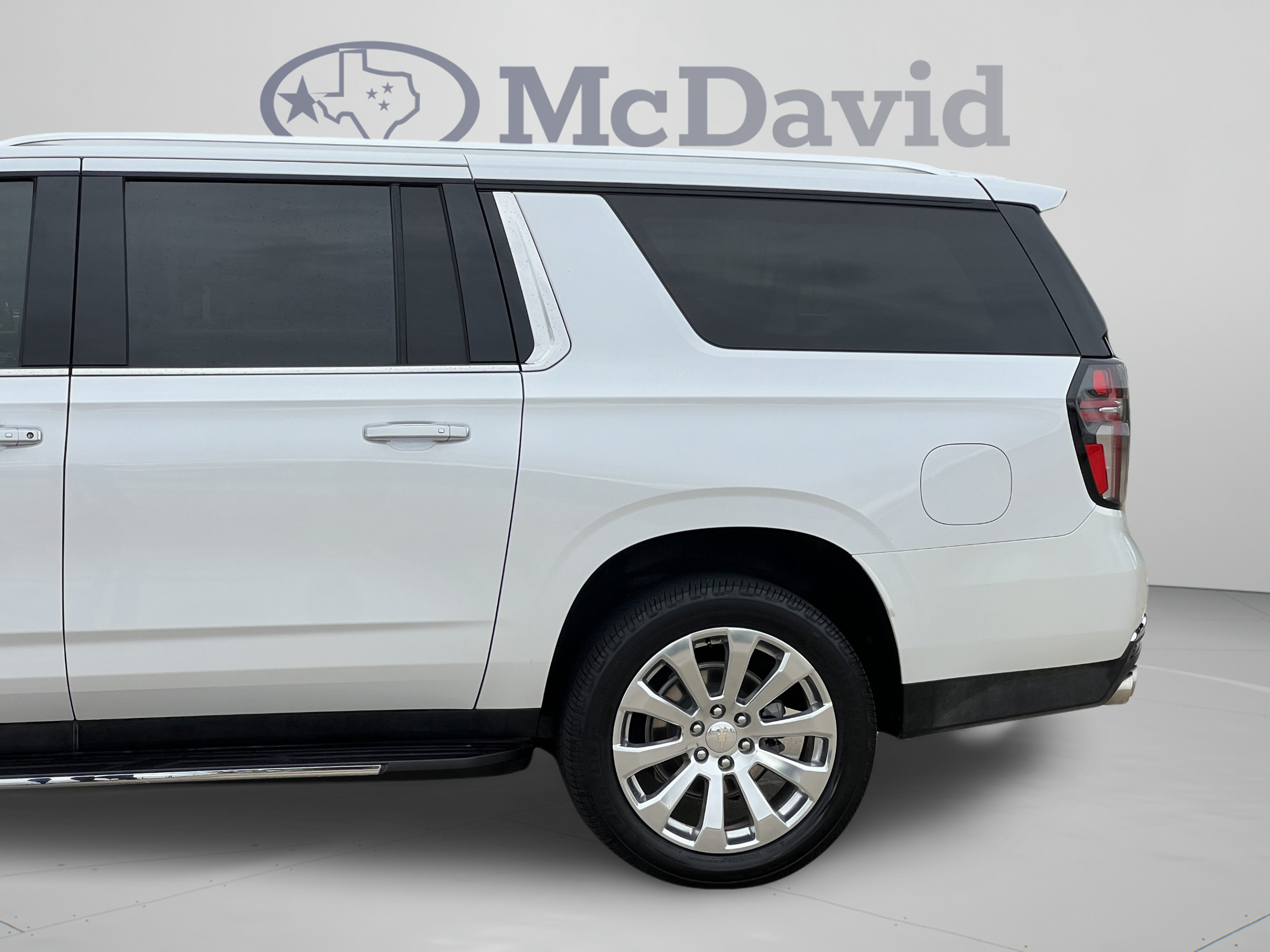 Used 2023 Chevrolet Suburban Premier w/ Premium Package RWD image 33