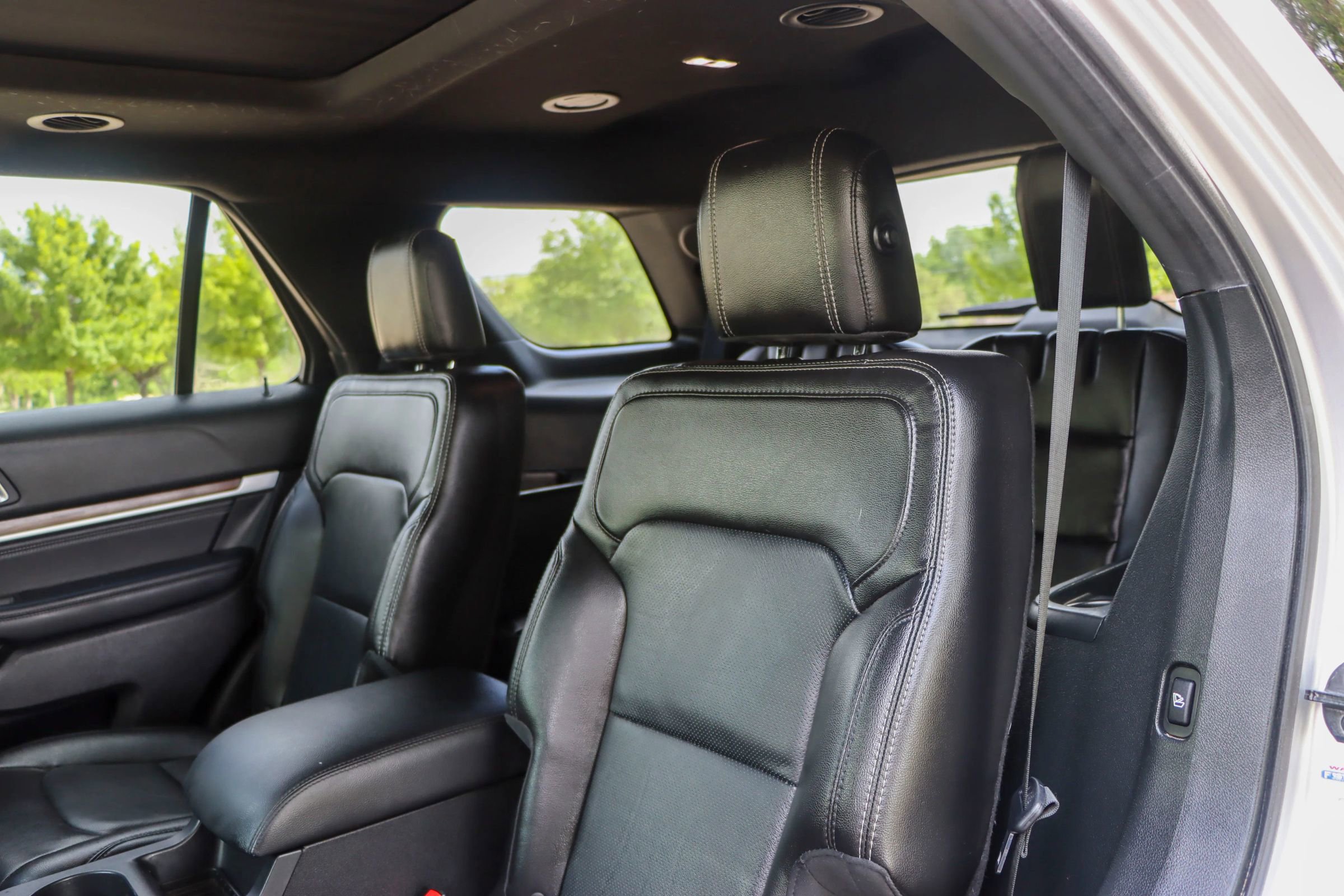 Used 2018 Ford Explorer Limited w/ Ford Safe & Smart Package AWD/4WD image 17