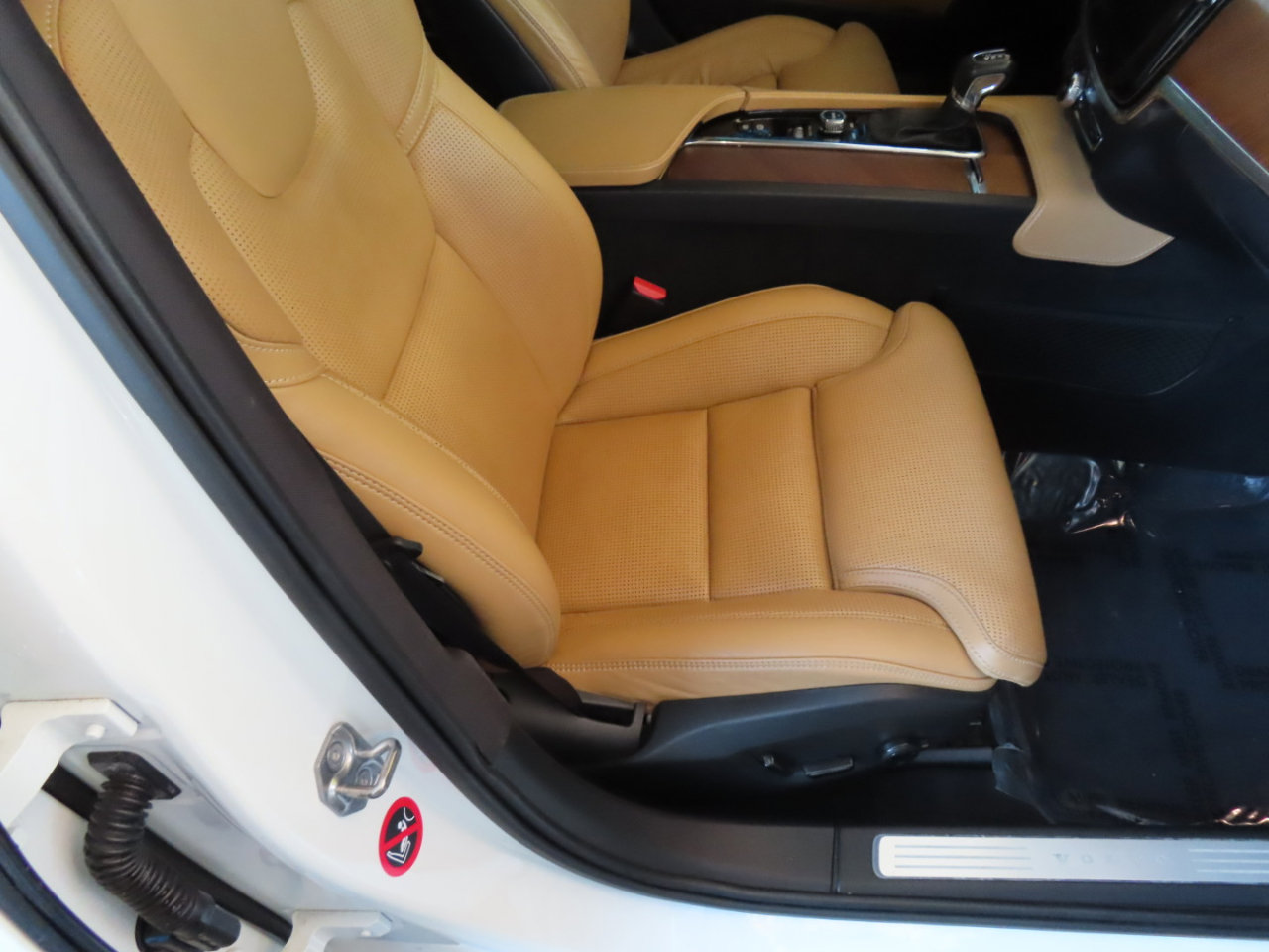 Used 2017 Volvo S90 T6 Inscription w/ Vision Package image 20