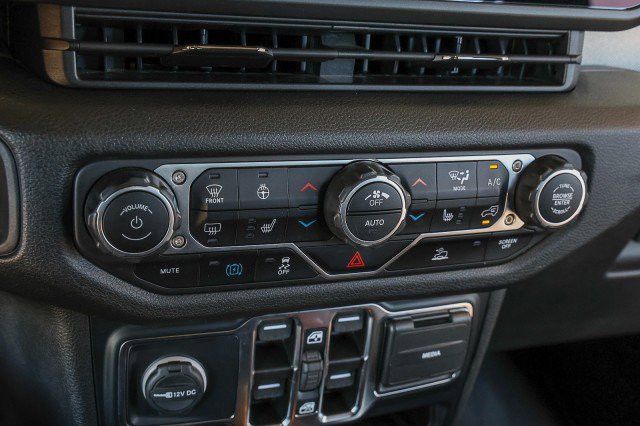 Used 2024 Jeep Wrangler Sport S w/ Convenience Group AWD/4WD image 17