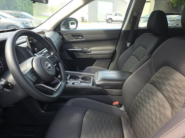 Used 2024 Nissan Pathfinder S FWD image 13
