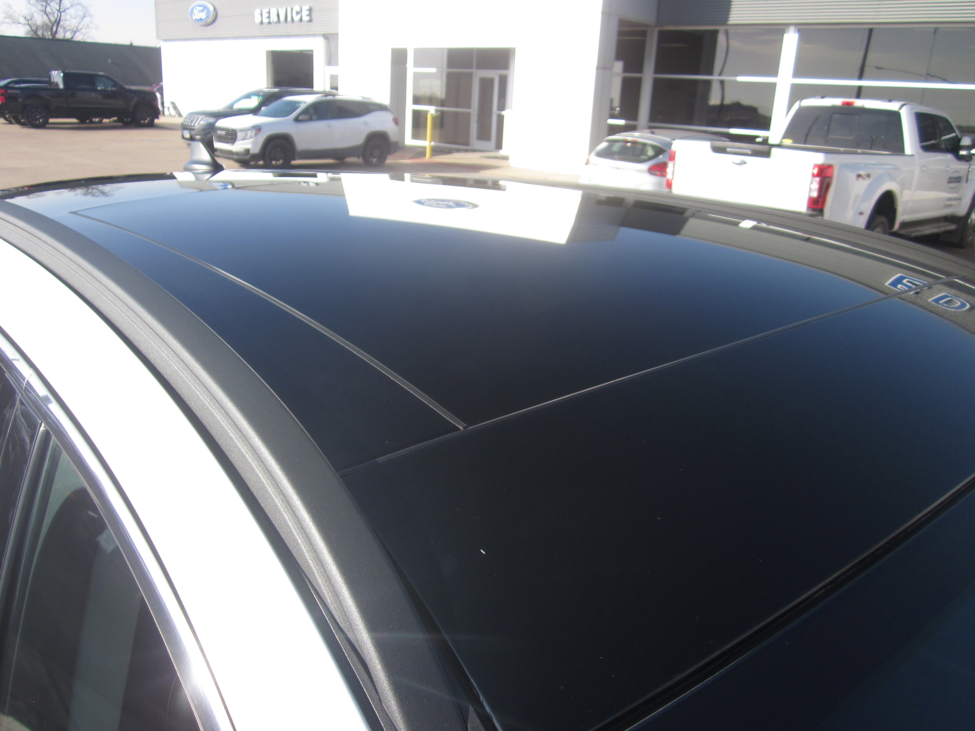 Used 2022 Ford Escape Titanium w/ Class II Trailer Tow Package image 7