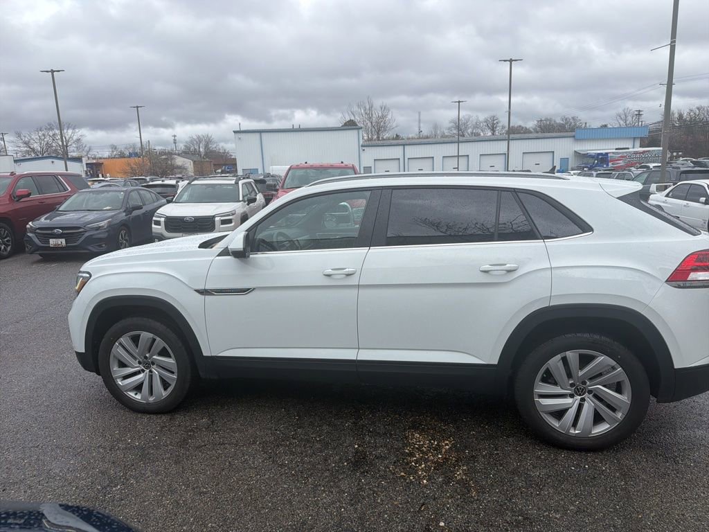 Used 2022 Volkswagen Atlas Cross Sport SE image 3