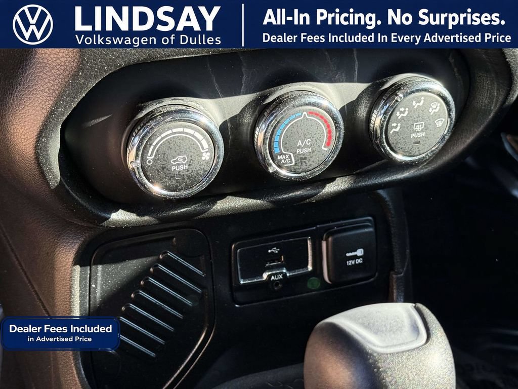 Used 2016 Jeep Renegade Latitude w/ Cold Weather Group FWD image 20