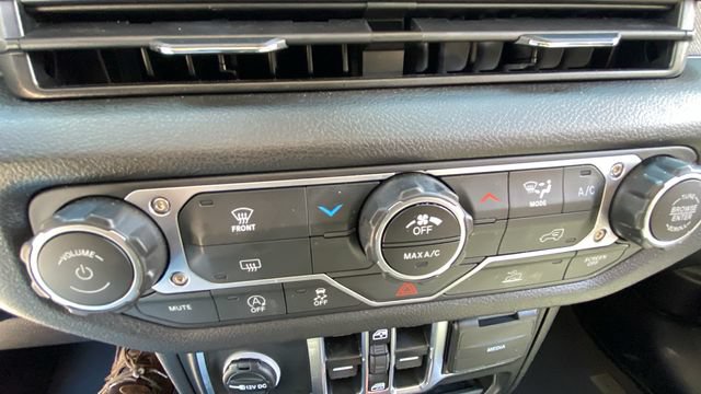 Used 2025 Jeep Wrangler Unlimited Sport AWD/4WD image 23