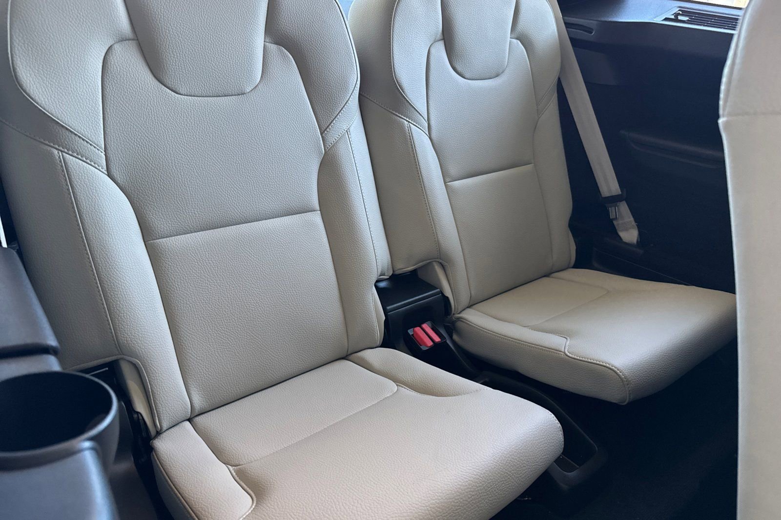 Used 2023 Volvo XC90 T8 Plus image 18