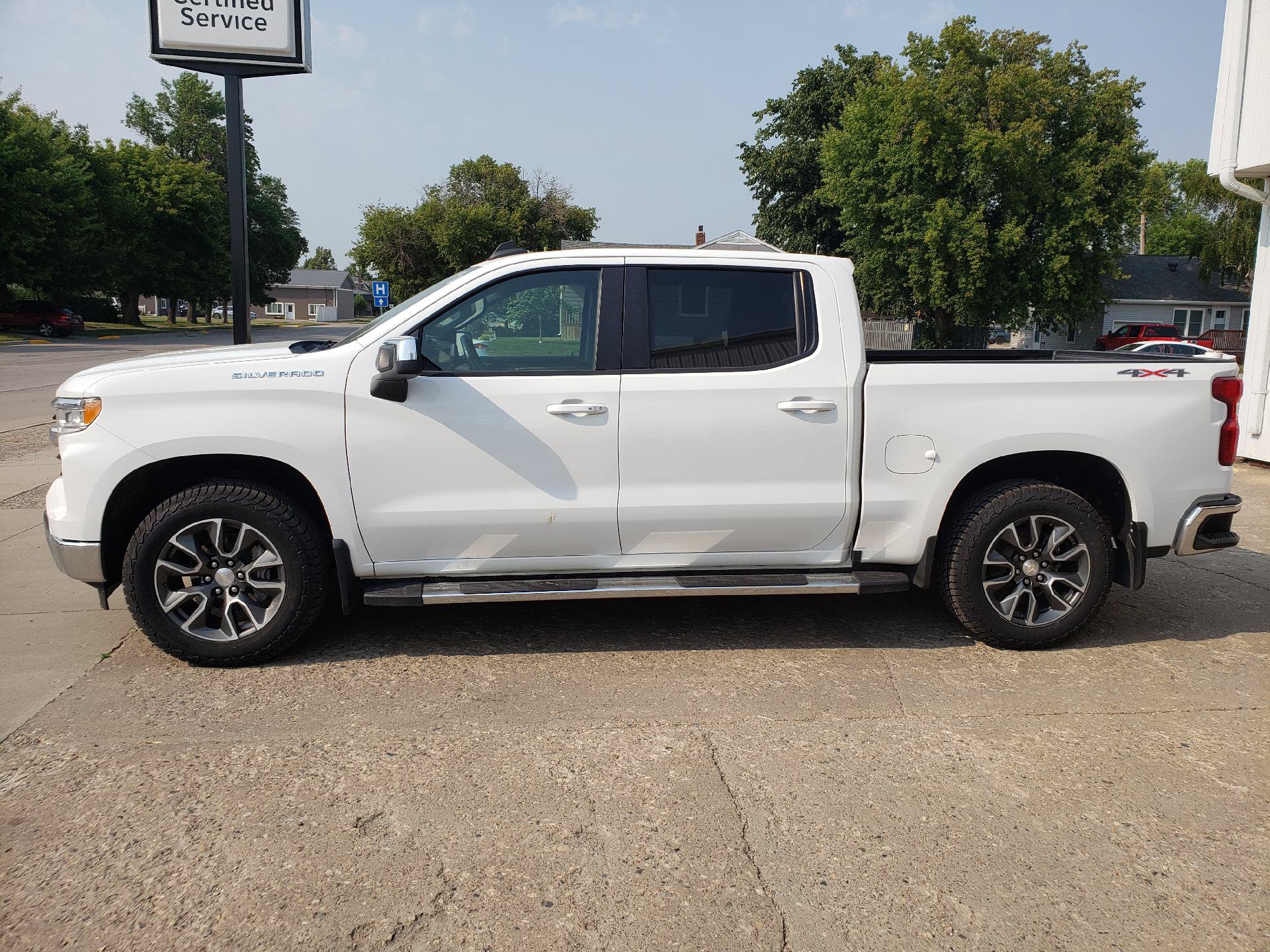 Used 2022 Chevrolet Silverado 1500 LT w/ Protection Package AWD/4WD image 2