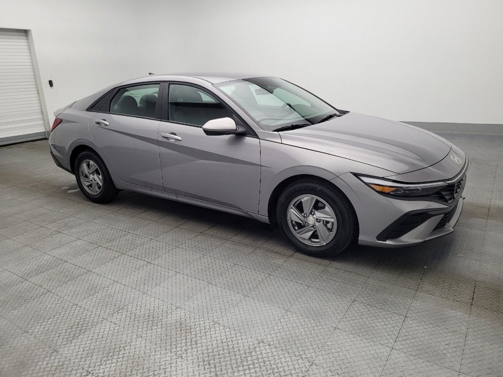 Used 2025 Hyundai Elantra SE image 11