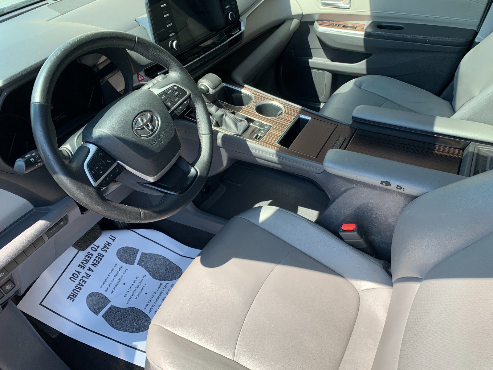 Used 2022 Toyota Sienna XLE AWD/4WD image 13