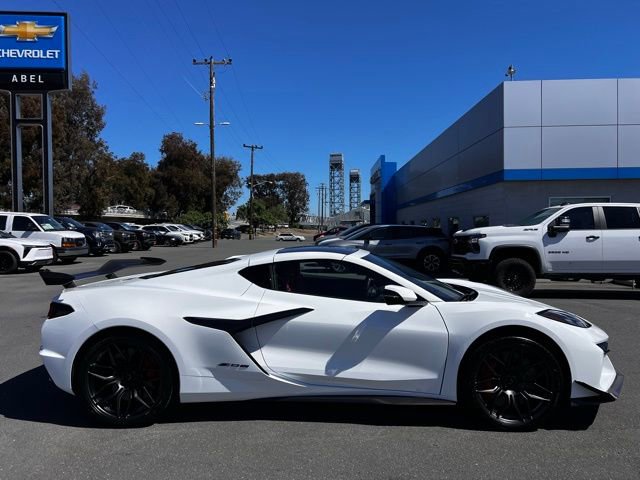 Used 2024 Chevrolet Corvette Z06 w/ Z07 Performance Package image 4