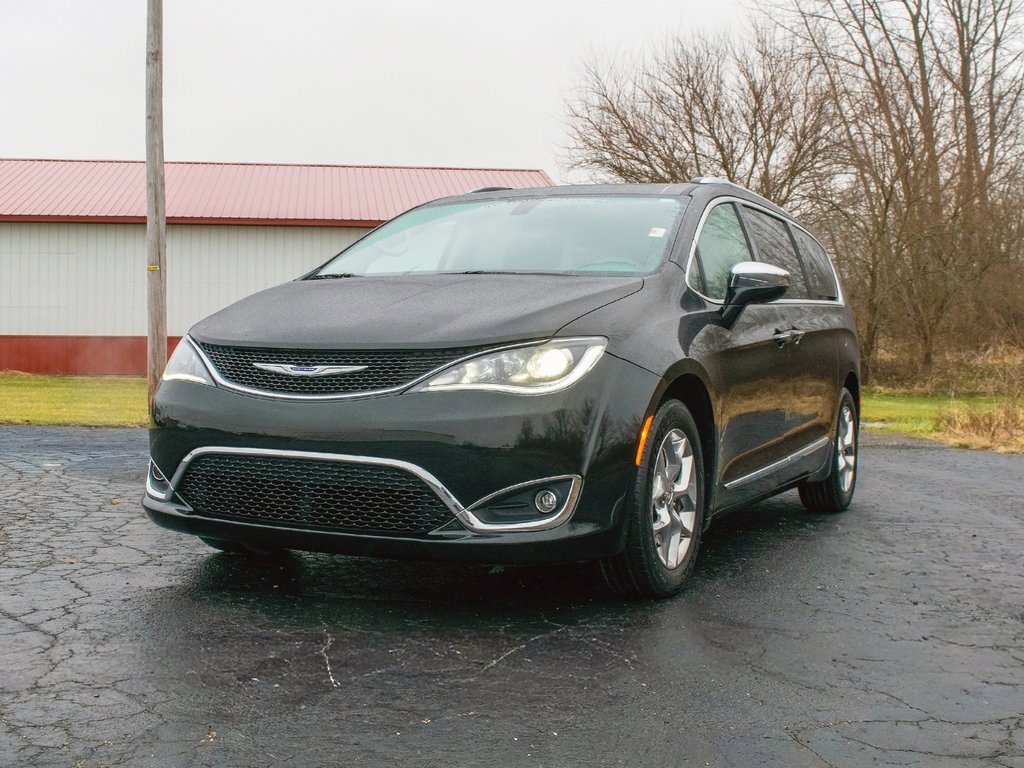 Used 2018 Chrysler Pacifica Limited image 11