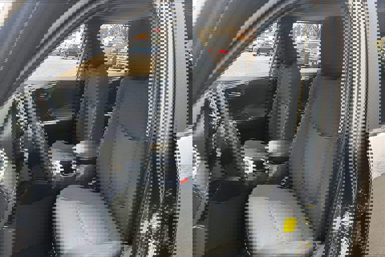 Used 2022 Toyota RAV4 XLE w/ Convenience Package image 30