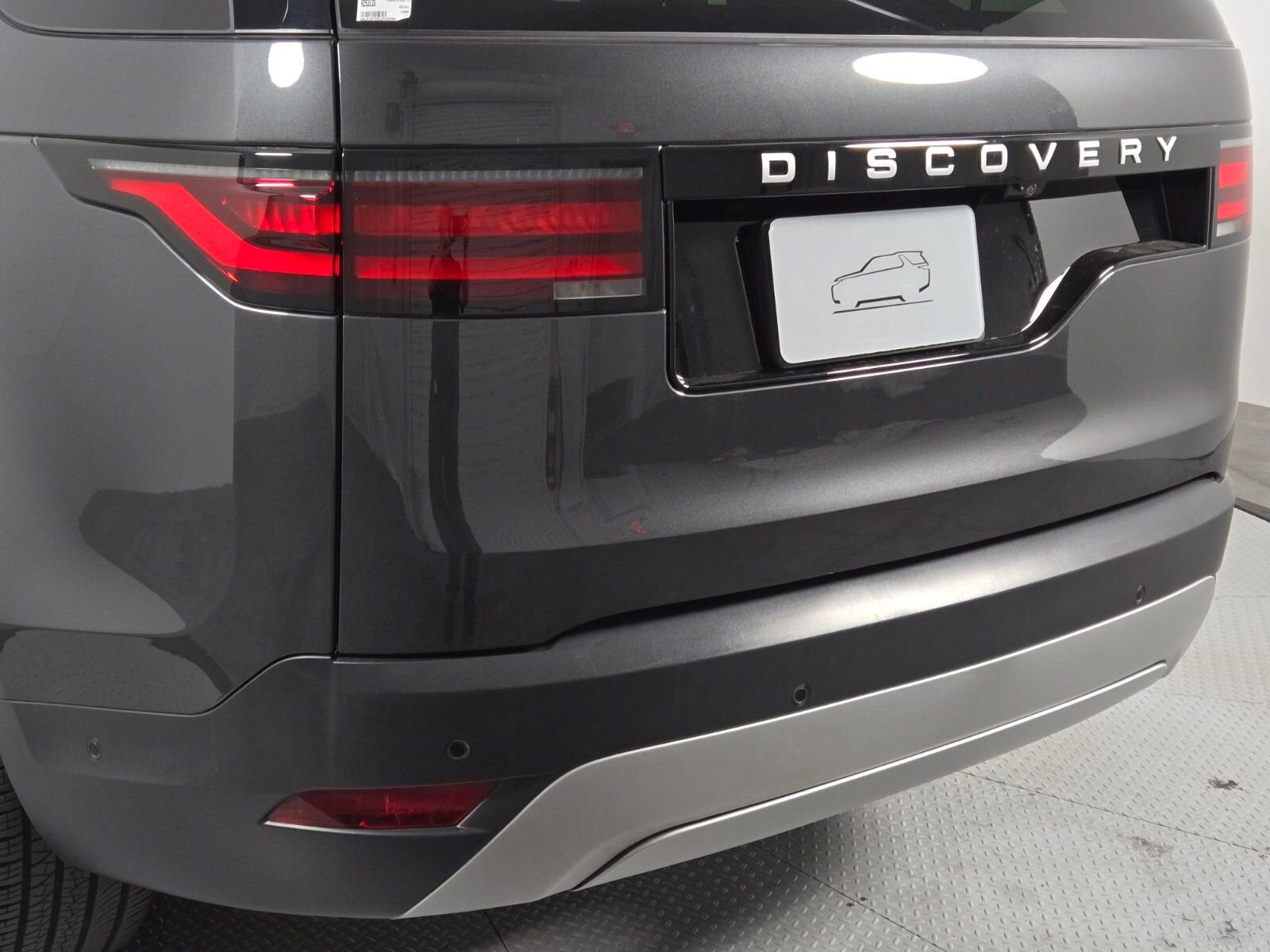 Used 2025 Land Rover Discovery S AWD/4WD image 7