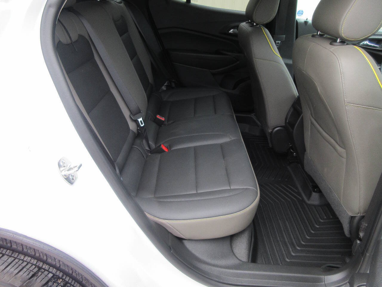 Used 2026 Chevrolet Trax ACTIV w/ Sunroof Package FWD image 16