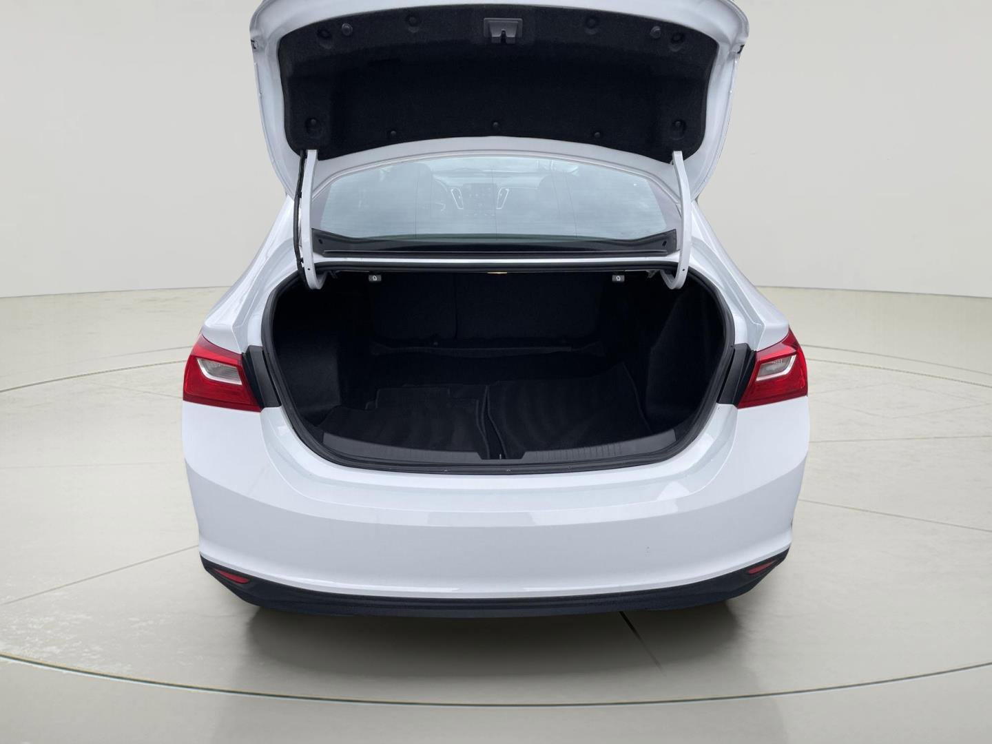 Used 2023 Chevrolet Malibu LT image 9