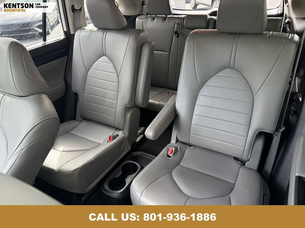 Used 2025 Toyota Highlander XLE image 36