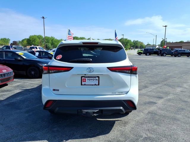 Used 2021 Toyota Highlander XLE AWD/4WD image 4