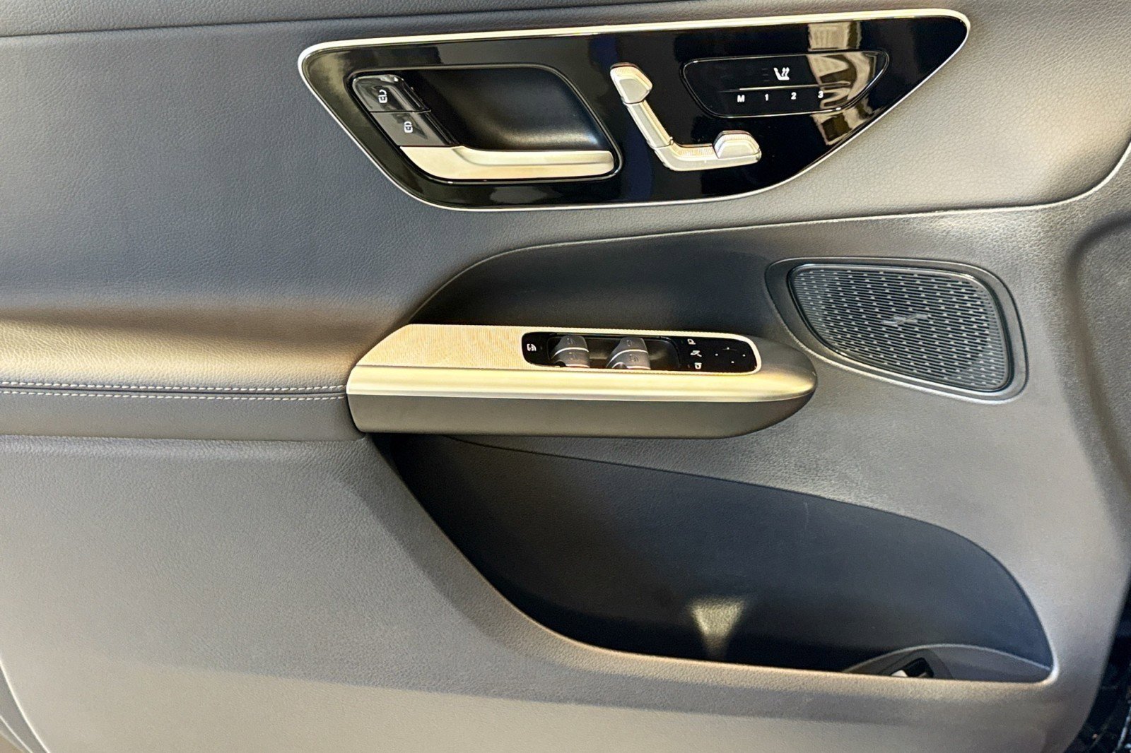 Certified 2025 Mercedes-Benz GLC 350e 4MATIC image 17