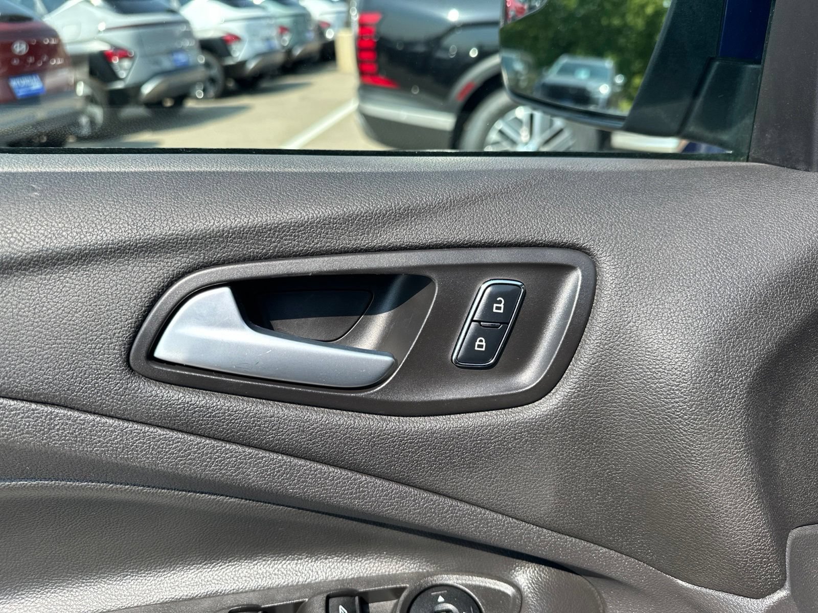 Used 2015 Ford Escape SE FWD image 18