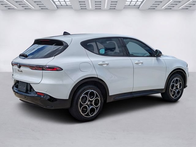 Used 2025 Alfa Romeo Tonale w/ Premium Package AWD/4WD image 4