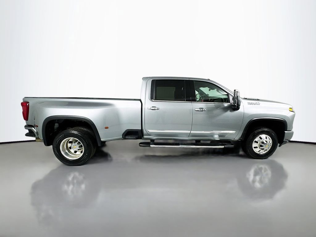 Used 2024 Chevrolet Silverado 3500 High Country w/ High Country Premium Package AWD/4WD image 8