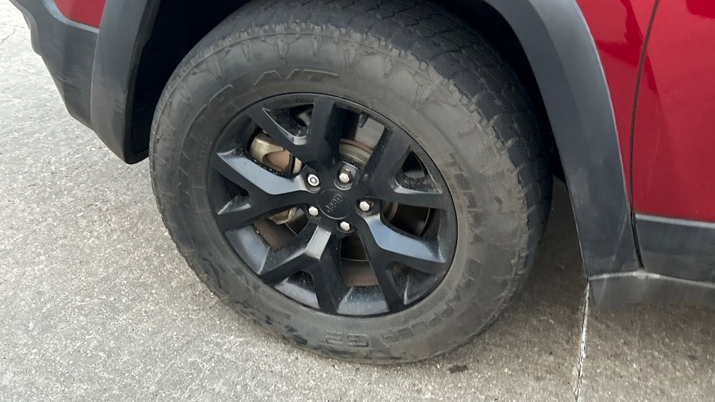 Used 2015 Jeep Cherokee Trailhawk w/ Trailer Tow Group image 15