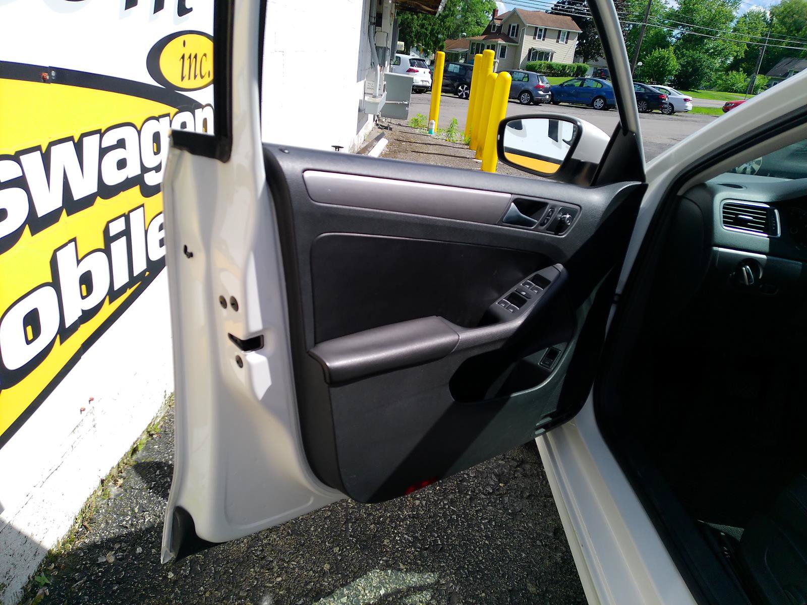 Used 2013 Volkswagen Jetta SEL FWD image 23