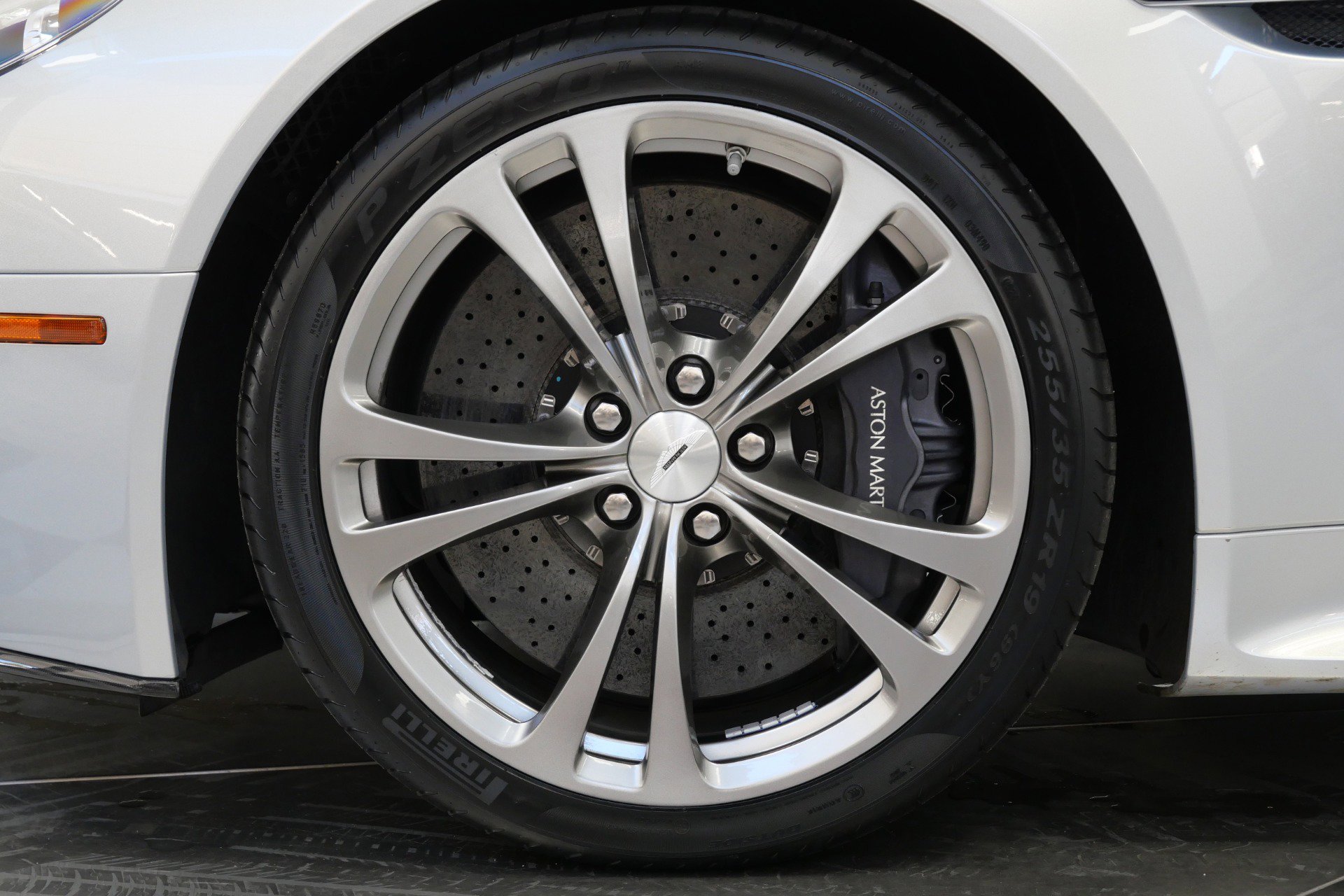 Used 2017 Aston Martin V12 Vantage S RWD image 9