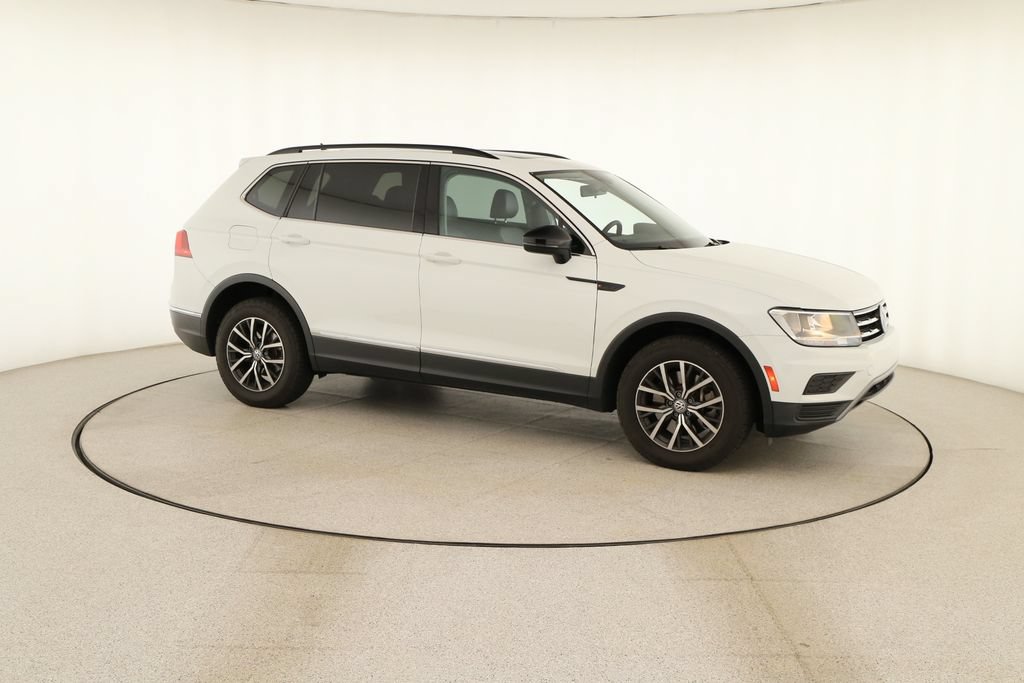 Used 2018 Volkswagen Tiguan SE w/ Panoramic Sunroof Package AWD/4WD image 9