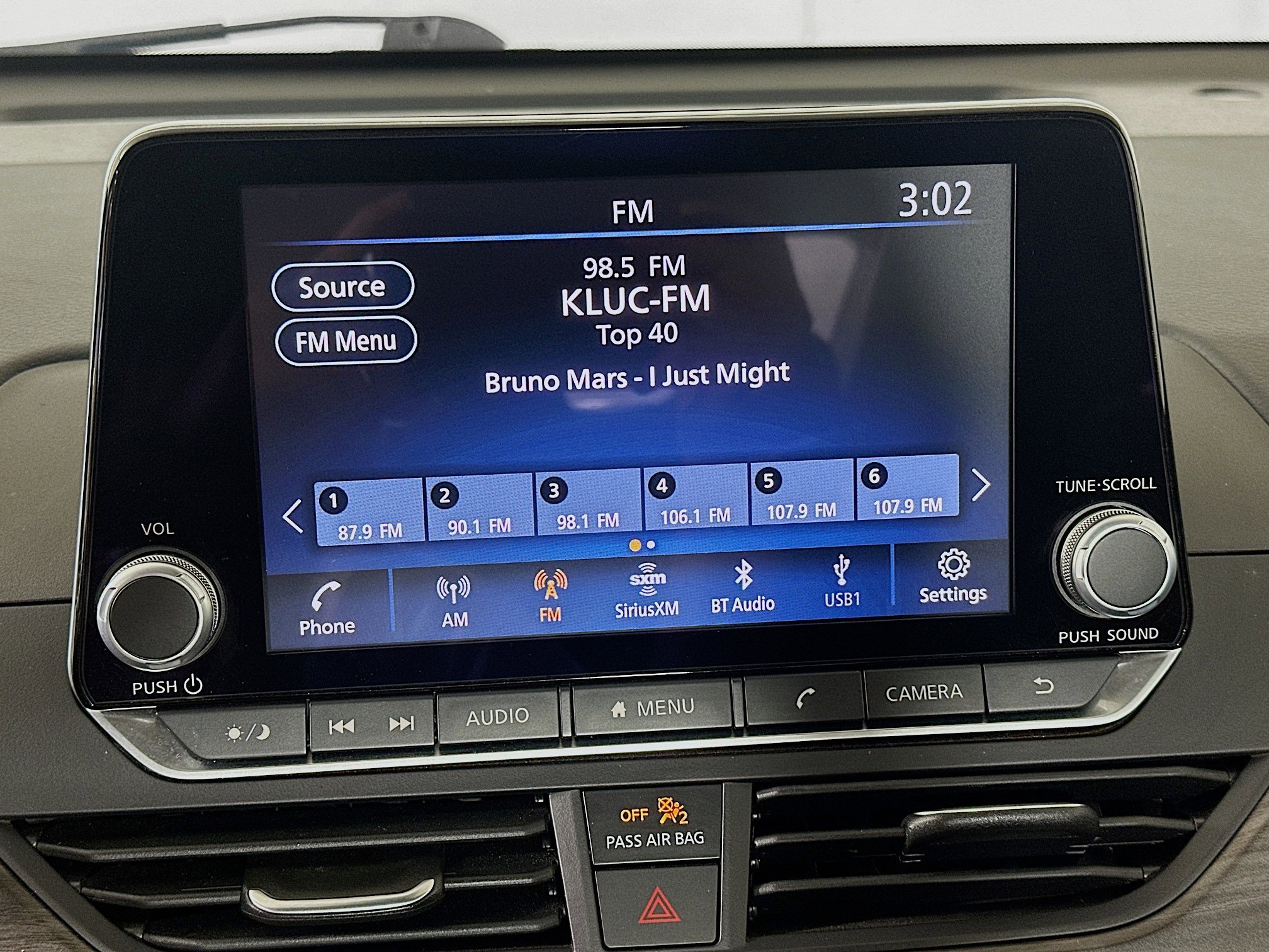 Used 2025 Nissan Altima 2.5 SV FWD image 21