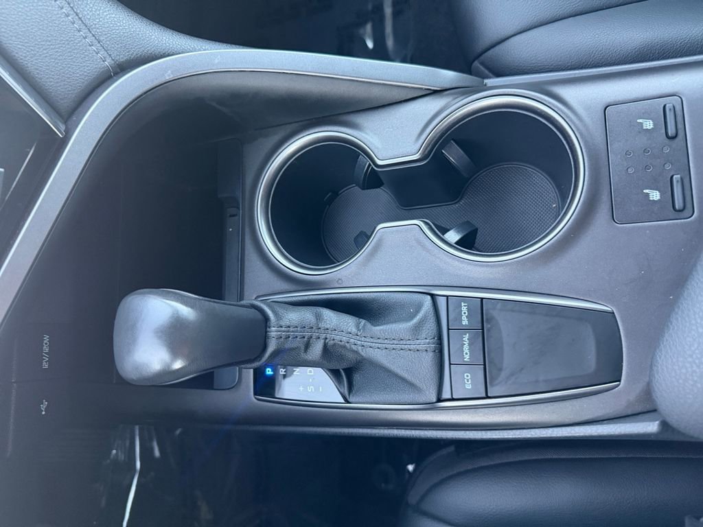 Used 2023 Toyota Camry SE w/ Cold Weather Package image 20