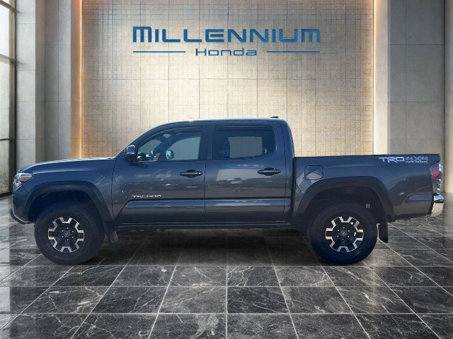 Used 2022 Toyota Tacoma TRD Off-Road AWD/4WD image 2