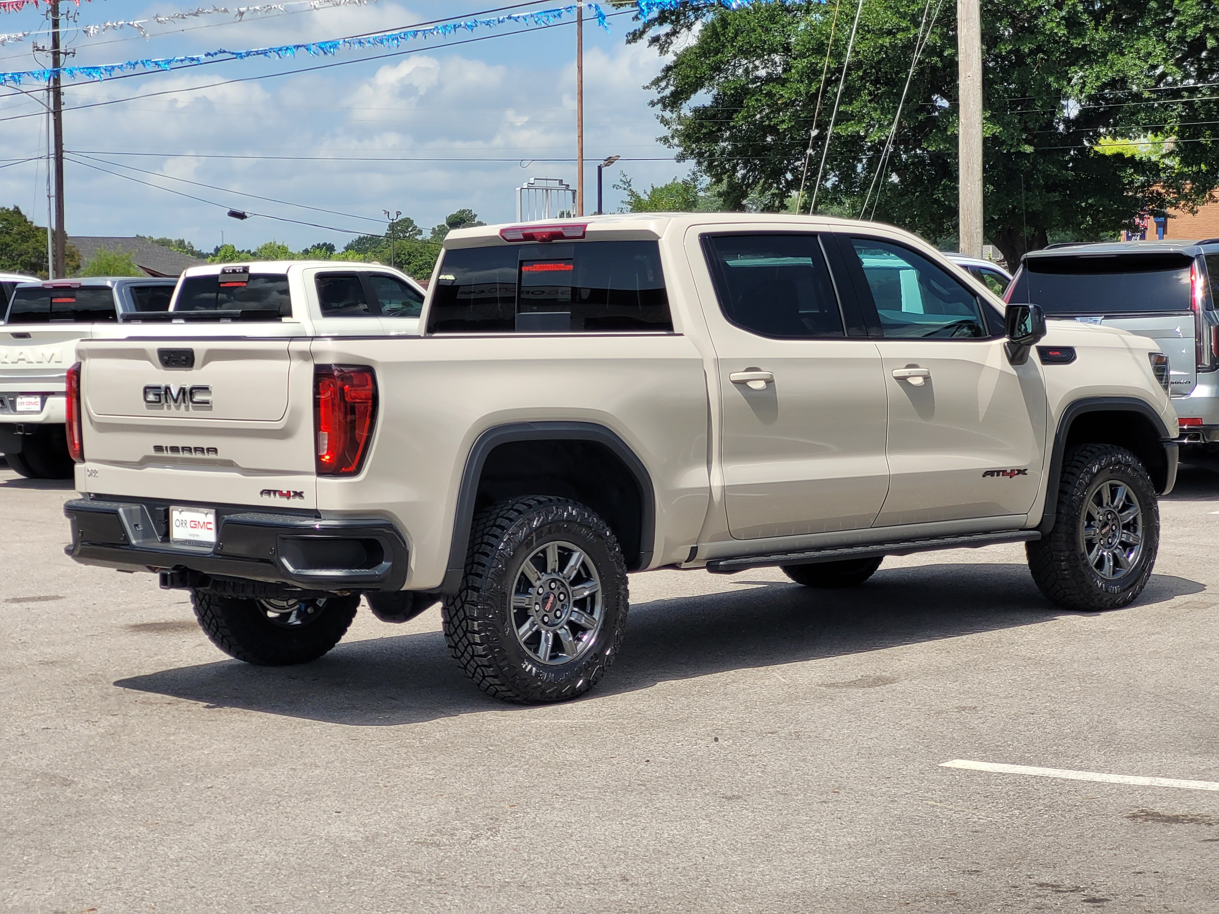 New 2026 GMC Sierra 1500 AT4X w/ LPO, Black Badging Package AWD/4WD image 4