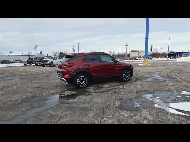 Used 2024 Chevrolet TrailBlazer LT w/ LT Cold Weather Package AWD/4WD image 9