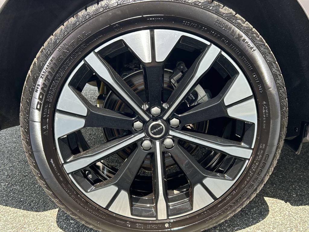 New 2026 Volvo XC60 B5 Plus w/ Protection Package Premier AWD/4WD image 12
