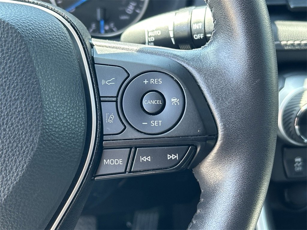 Used 2022 Toyota RAV4 XLE image 32