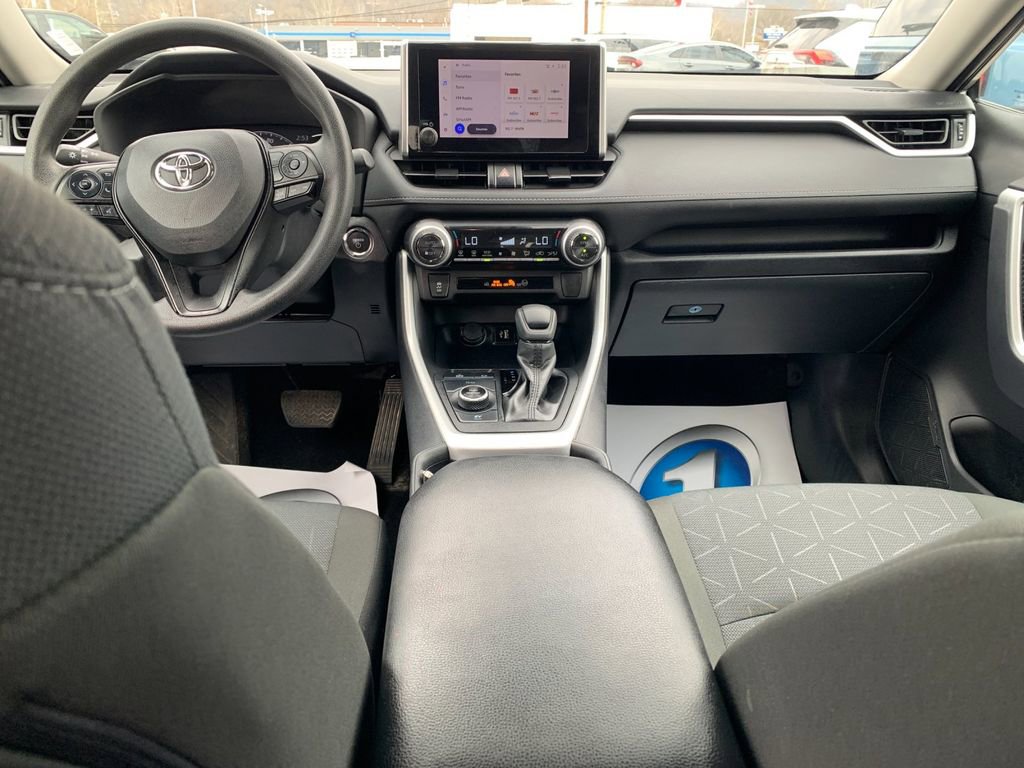 Used 2025 Toyota RAV4 XLE image 16