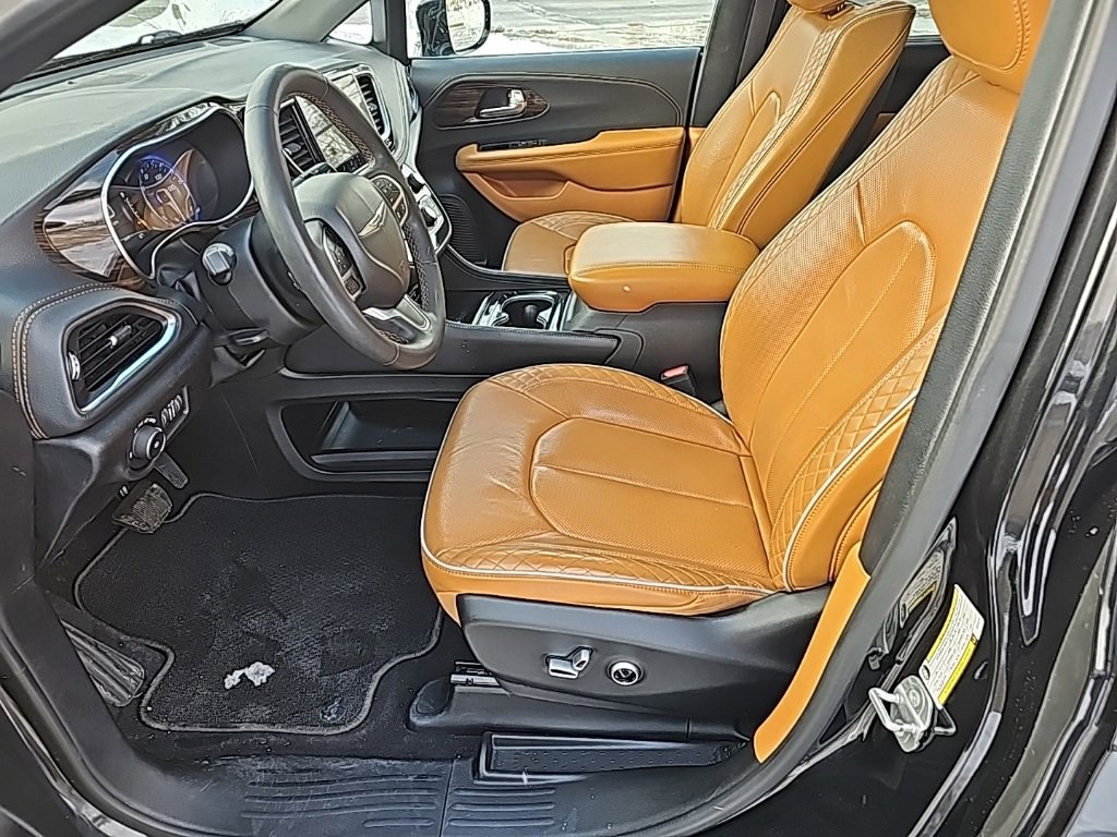 Certified 2022 Chrysler Pacifica Pinnacle image 2