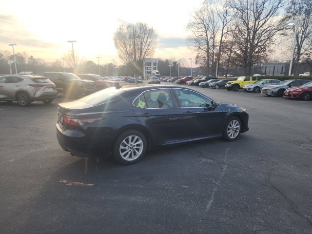 Used 2021 Toyota Camry LE image 6
