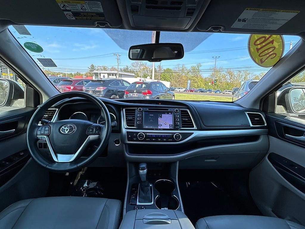 Used 2016 Toyota Highlander XLE AWD/4WD image 23