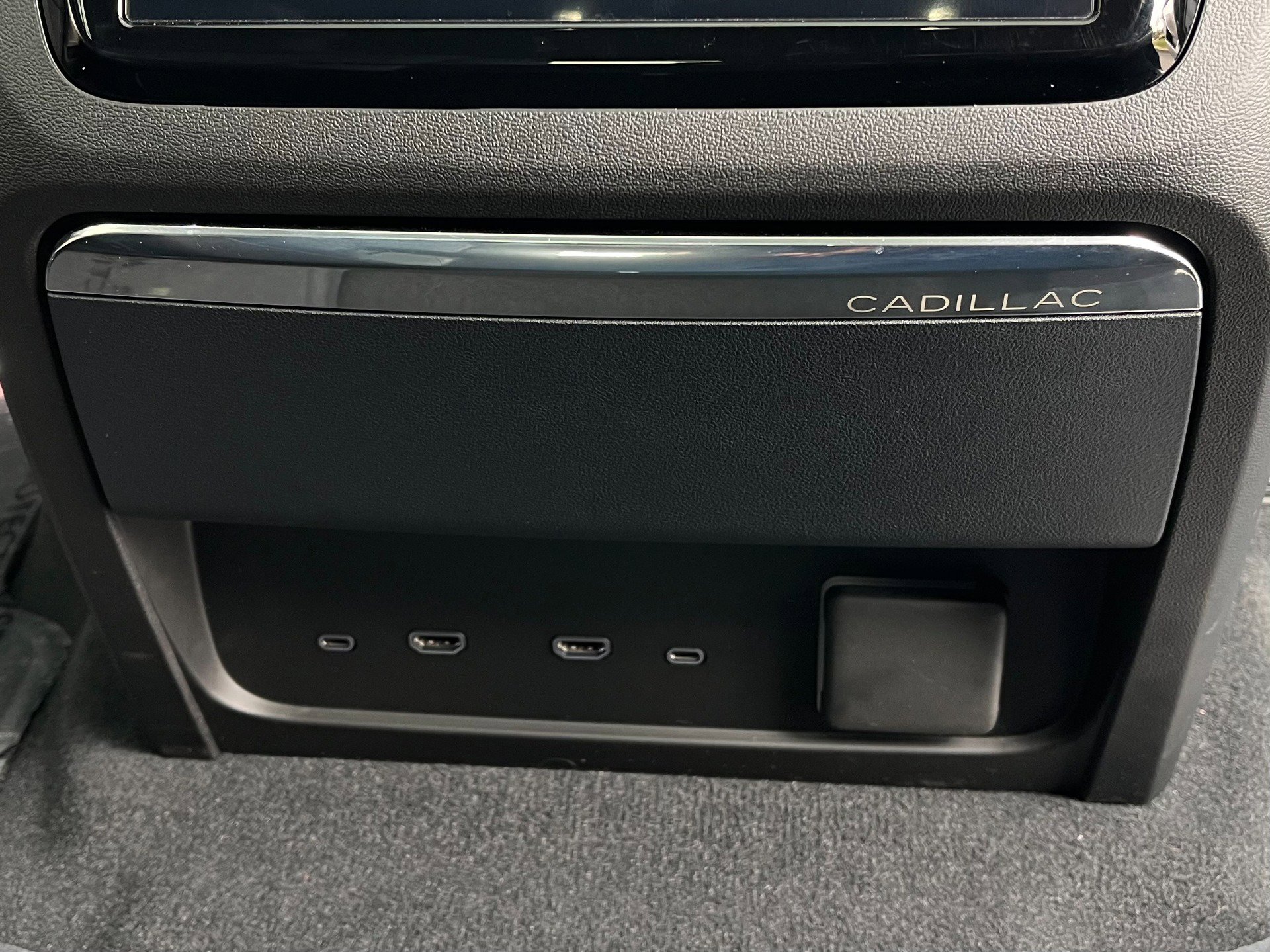 Used 2025 Cadillac Escalade IQ Luxury 2 image 48