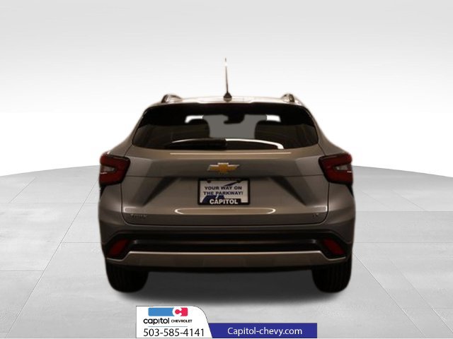 Used 2025 Chevrolet Trax LT FWD image 3