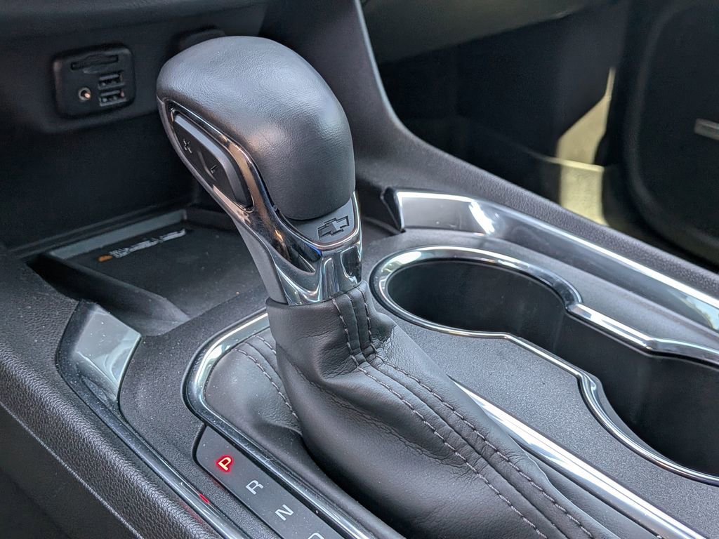 Used 2023 Chevrolet Traverse Premier FWD image 23