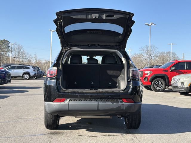 Used 2018 Jeep Compass Latitude w/ Popular Equipment Group image 8