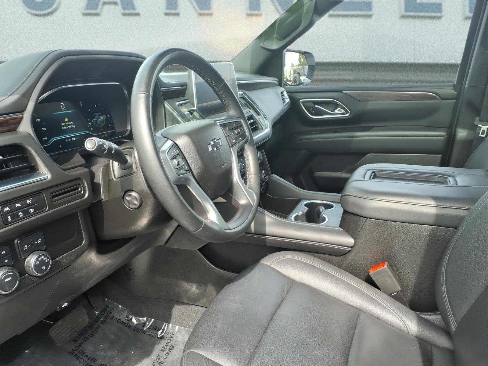Used 2023 Chevrolet Tahoe Z71 w/ Luxury Package AWD/4WD image 18